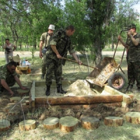 Населення вчать довіряти людині з рушницею