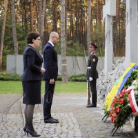 Два прем’єри згадали про Катинську трагедію