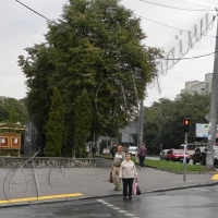 На переходах з’явилися жовті лінії для слабозорих