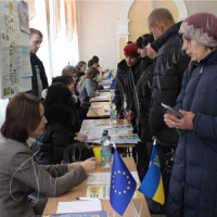 Вакансії є. До них ще б гідну зарплату...