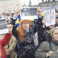 Солідаризуватися у боротьбі проти репресій