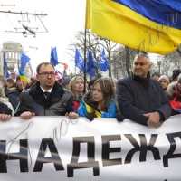 Згадували Нємцова  і закликали  звільнити Савченко