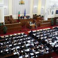 Парламент затвердив переозброєння армії