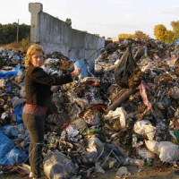 Сміття зі Львова пропонували розвантажити в... посадці край дороги