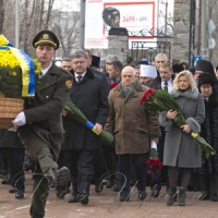 Вклоняємось людям, які ціною свого життя та здоров’я захистили країну