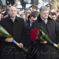 Квіти, хвилина мовчання, салют