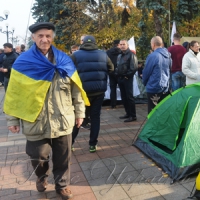 Розходитися не збираються