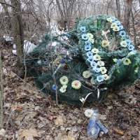 Вінки — до меморіалу, акція «Запали свічку» — святе дійство. Та чомусь не для всіх...