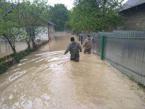 Негода продовжує вирувати