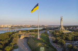 Кому потрібне знамено до небес?