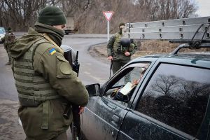 ​Як звільнити аеропорти та вокзали від автомобілів держслужбовців, які покинули країну