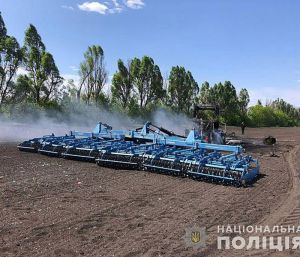 Збирають кошти на лікування механізатора, по трактору якого під час роботи на полі вдарив рашистський літак