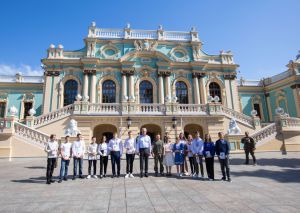 Паспорт громадянина України символізує силу