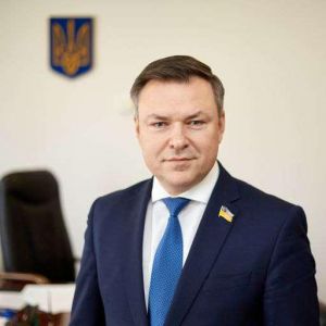 Сьогодні є особливо цінним демократичний контроль  і тому потрібно змінювати закритість оборонних закупівель