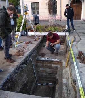 Археологи розпочали розкопки Богоявленського монастиря, де був похований Петро Сагайдачний