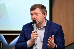 Завданням держави залишається наступне — закріпити децентралізацію конституційно