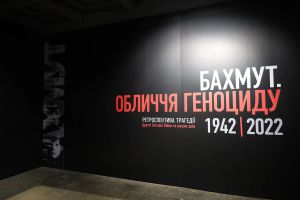 У Львові експонують виставку «Бахмут – обличчя геноциду 1942/2022»: від Голокосту 1942 до руйнувань 2022