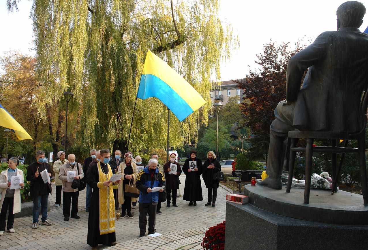 «Та як нам жить хвилиною легкою, коли такий на пам’яті тягар»