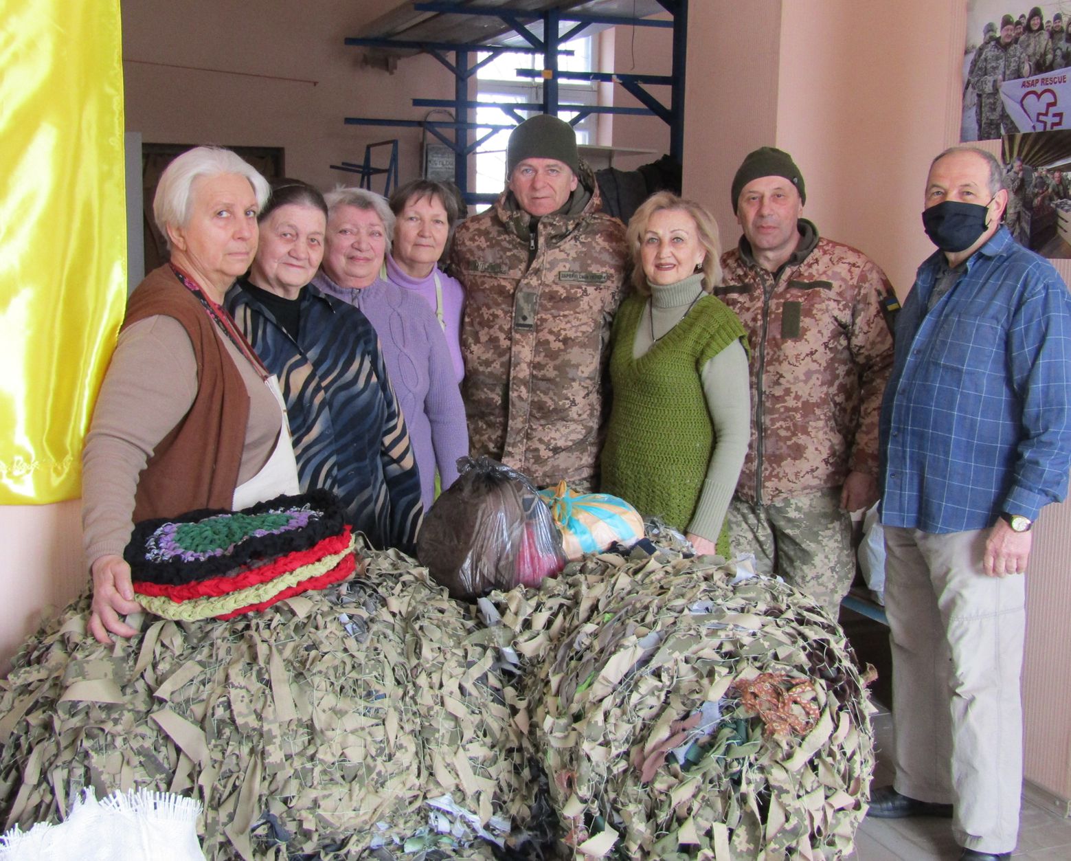 Маскувальні сітки прямують на передову...