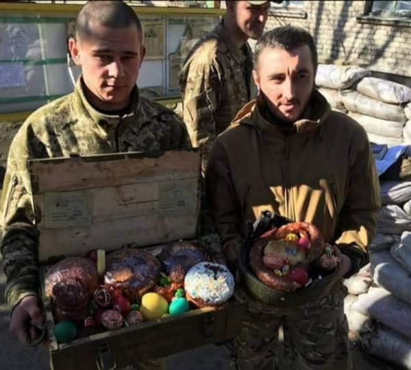 Святили паску в ящику від куль