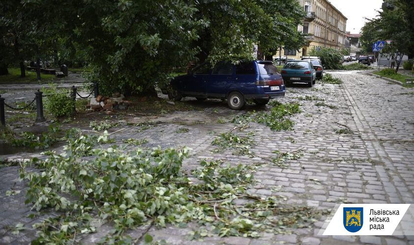 Вирувала негода