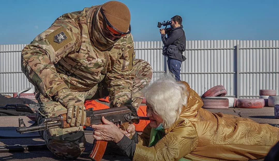 Протистояти ворогу зі зброєю в руках