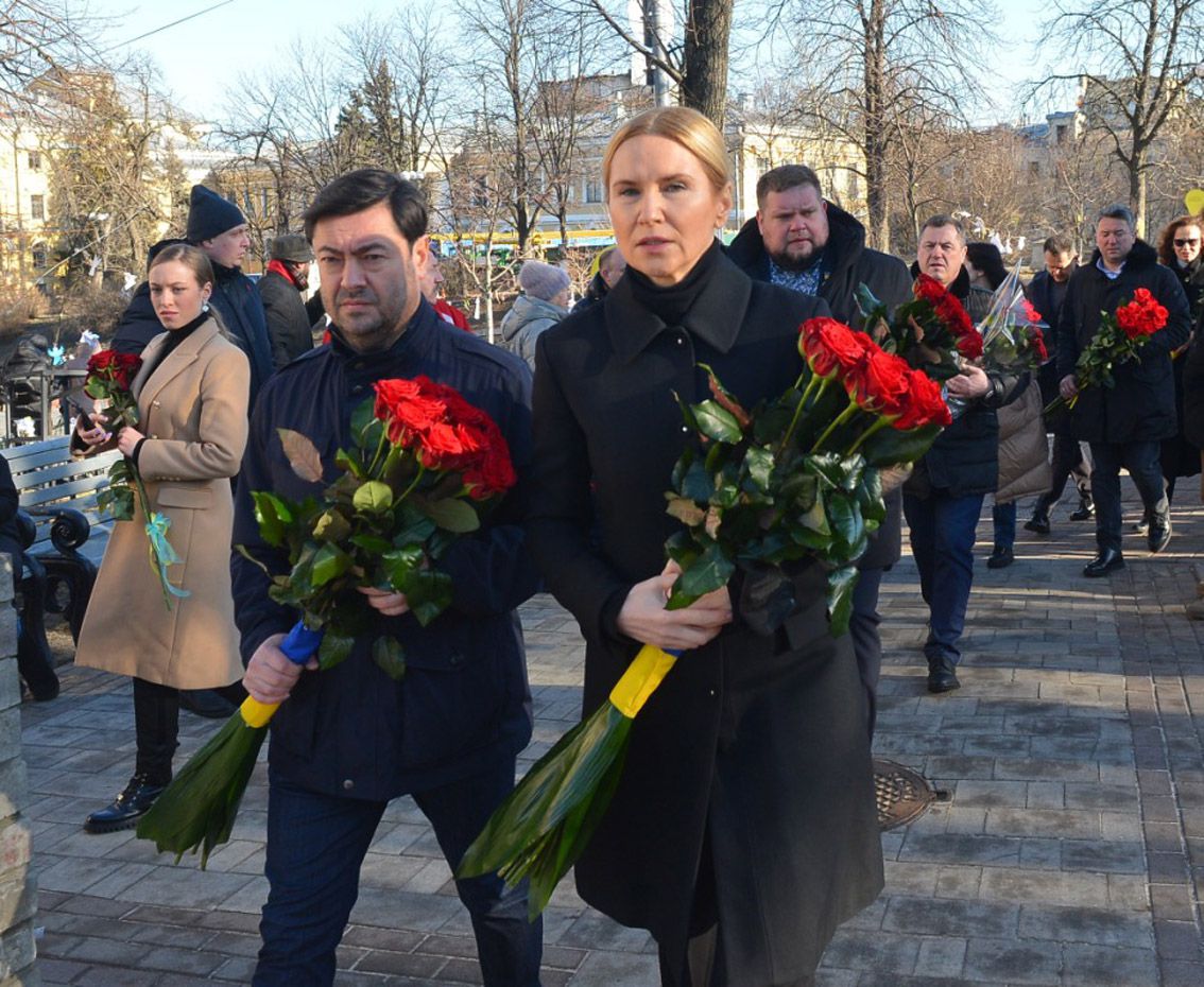 Низько вклоняємося тим, хто не вагаючись віддав життя за нашу свободу