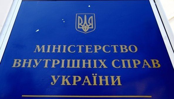 Поліція просить громадян повідомляти про підозрілих людей на вулицях