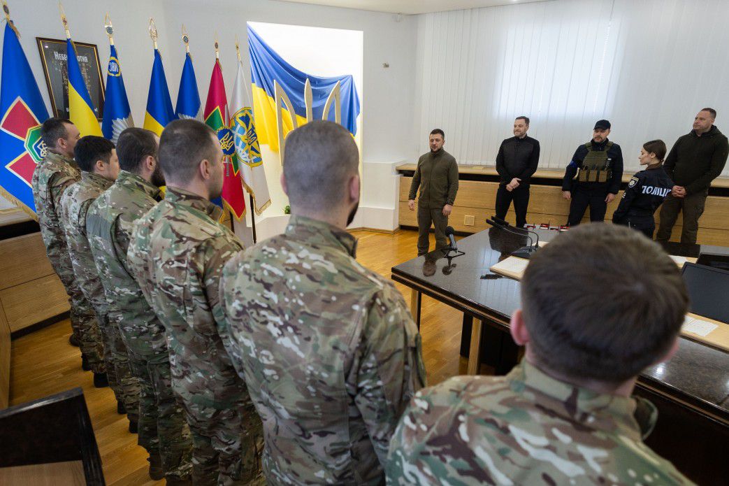 Володимир Зеленський нагородив бійців КОРДу