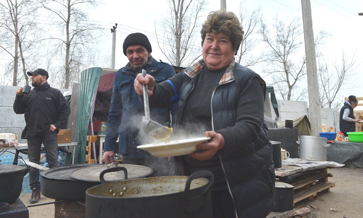 Вся країна на захисті рідного дому — від студента до пенсіонера