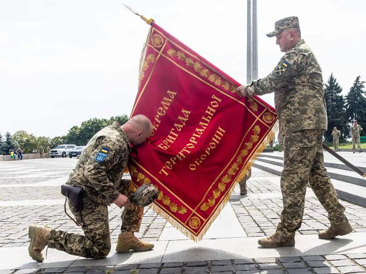 Оберігайте його,  як рідну матір… 112-та бригада Територіальної оборони Збройних Сил України отримала Бойовий прапор