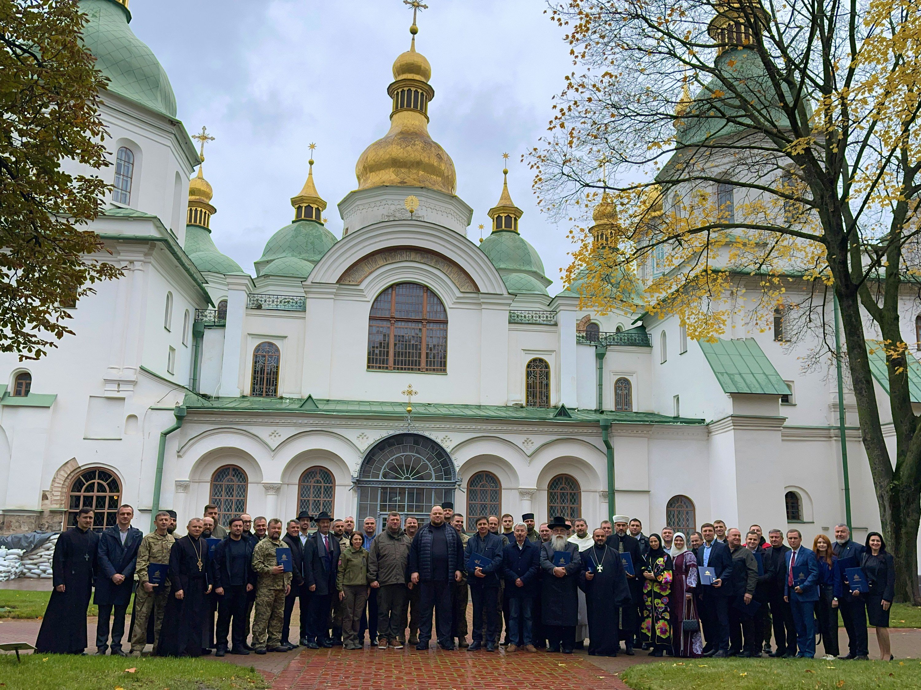 Руслан Стефанчук: «Ви супроводжуєте Божим захистом наших бійців на святу справу визволення святої української землі»