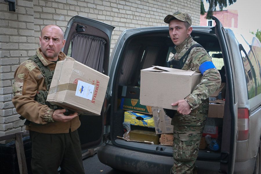 Військові медики надають допомогу мешканцям Козачої Лопані