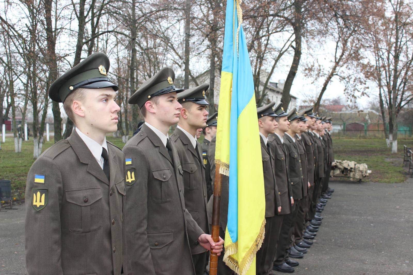 Першокурсники, вдруге евакуйовані, склали присягу