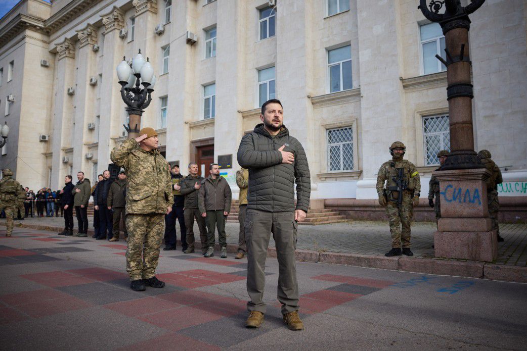 Президент України взяв участь у піднятті Державного прапора України у звільненому Херсоні