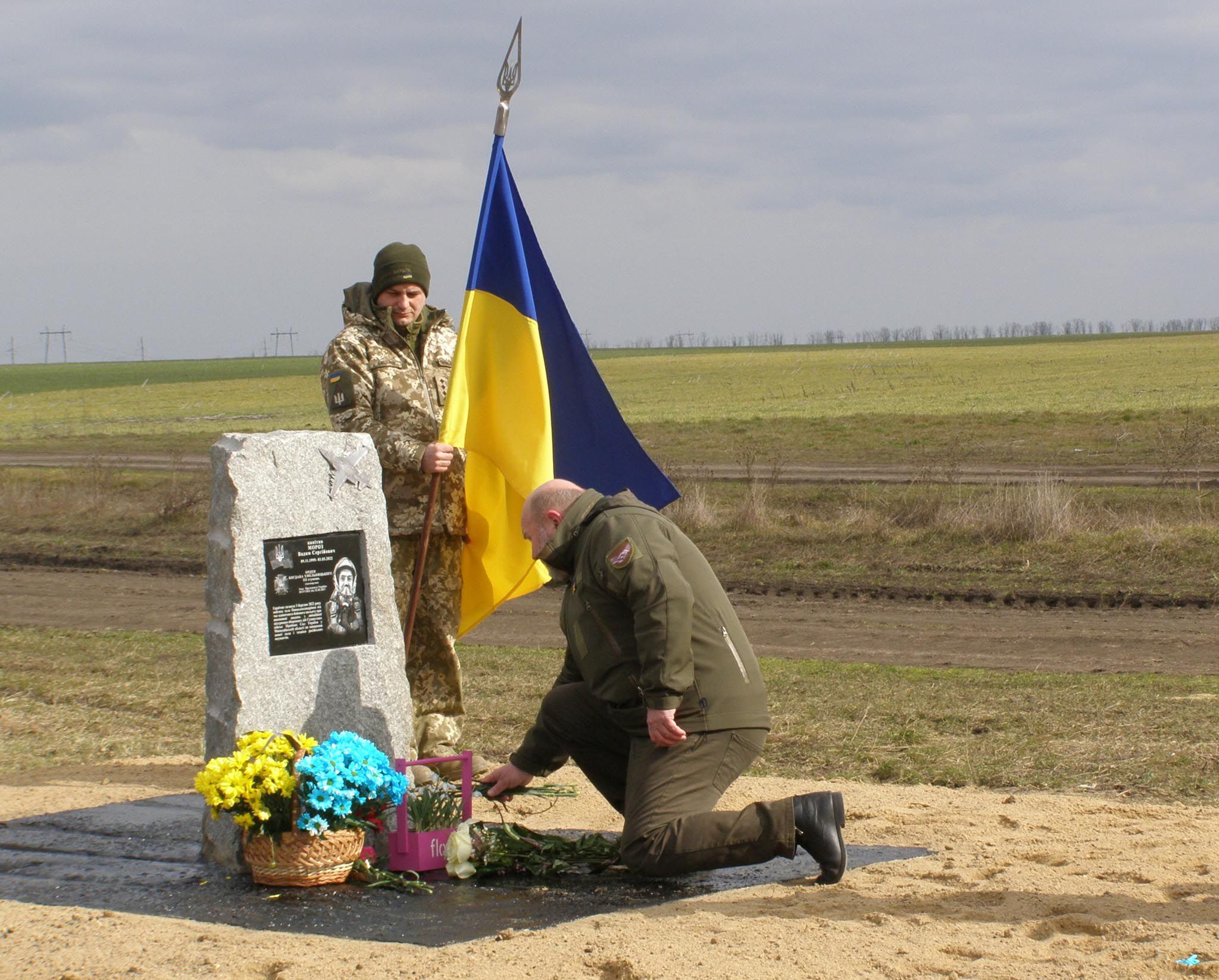 Загиблому льотчику відкрито пам’ятник