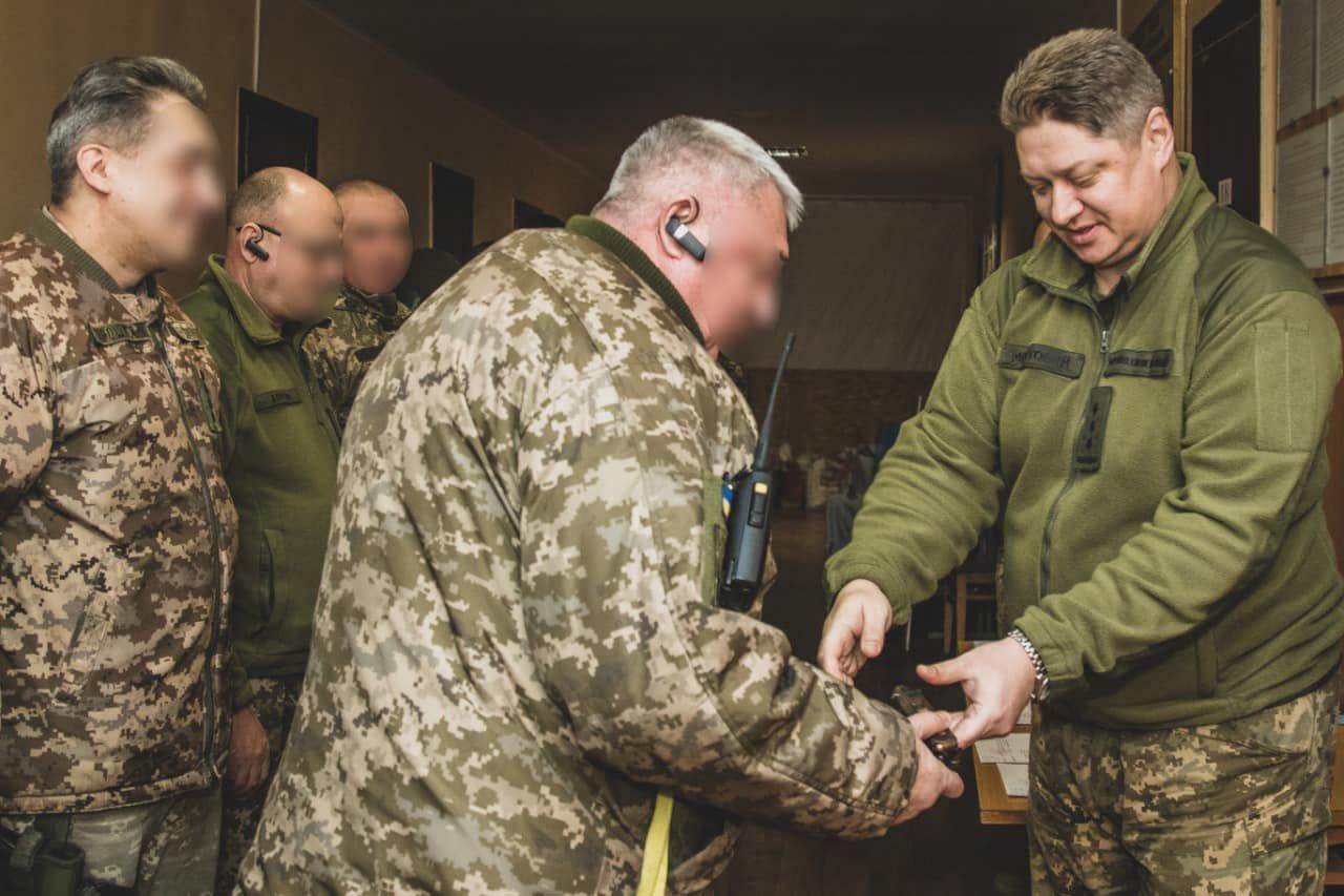 Давали відсіч ворогу в небі й на землі