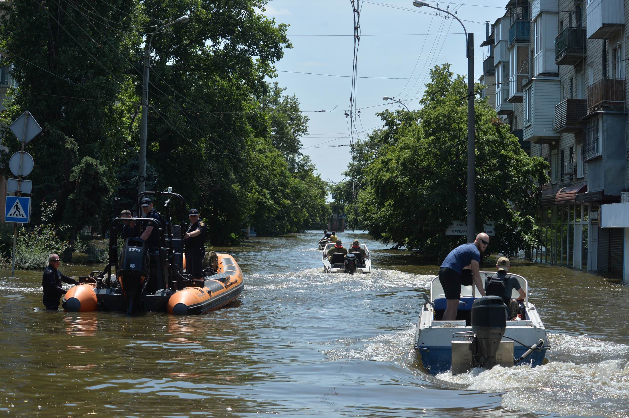 Під вогнем над водою