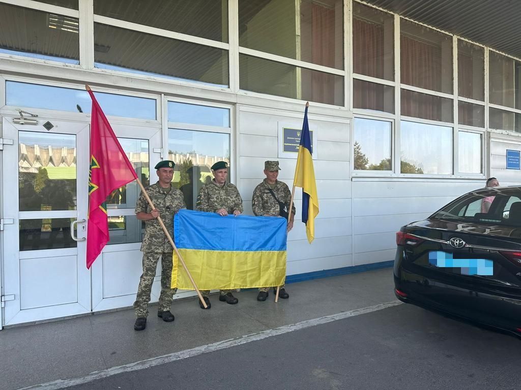 Трьох військовополонених повернули з Угорщини додому