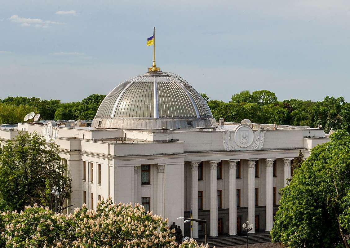 Зарплати полонених пропонують віддавати їхнім сім’ям