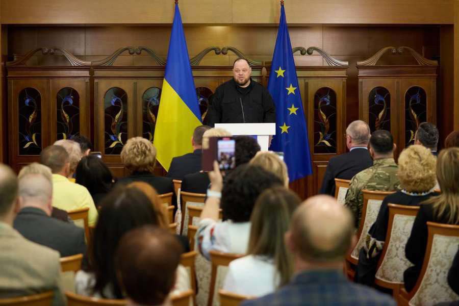 Спікер Парламенту України Руслан Стефанчук нагородив відзнаками Верховної Ради України науковців, лікарів і волонтерів