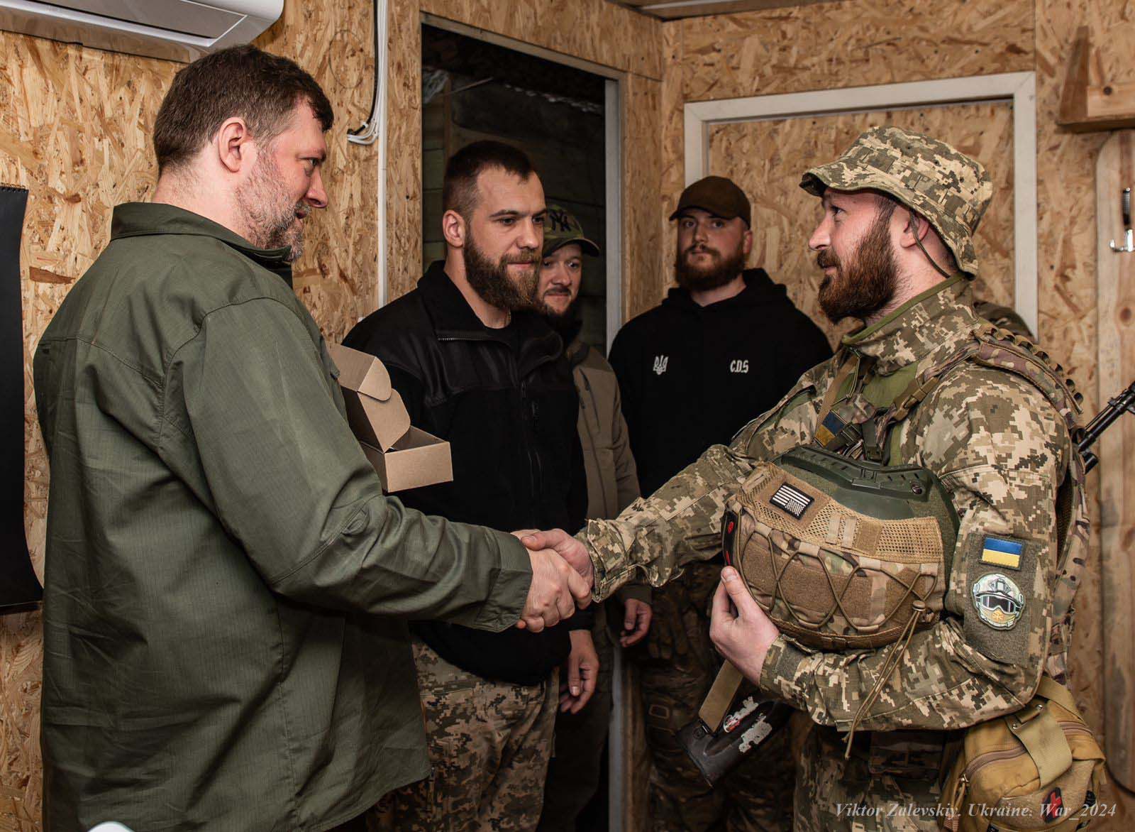 Перший заступник Голови Верховної Ради України Олександр Корнієнко вручив нагороди українським воїнам на Донеччині