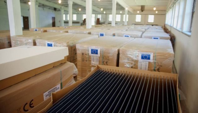До України надійшли тисячі сонячних панелей у лікарнях п’яти областей