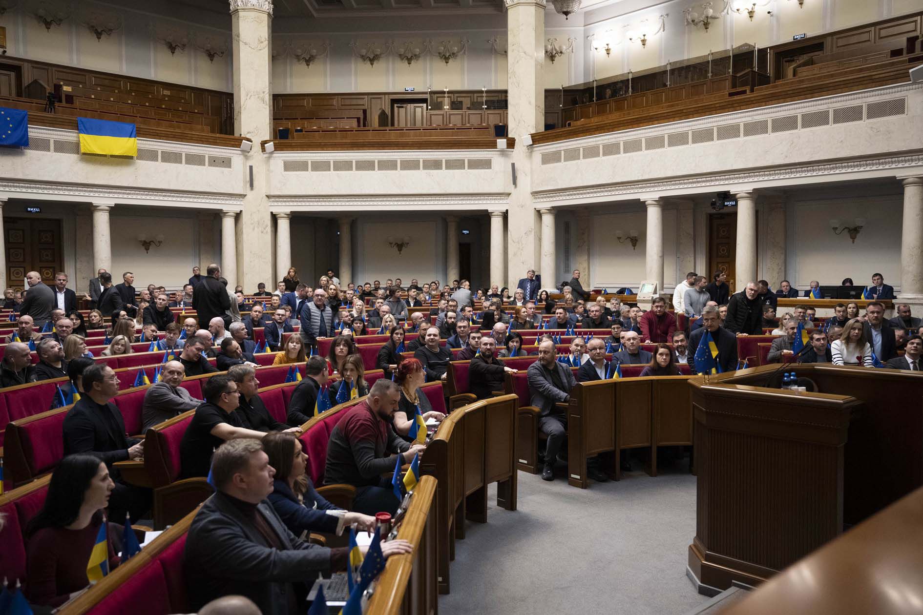 Прийняли закон щодо посилення деяких гарантій діяльності медіа, журналістів та громадян на доступ до інформації