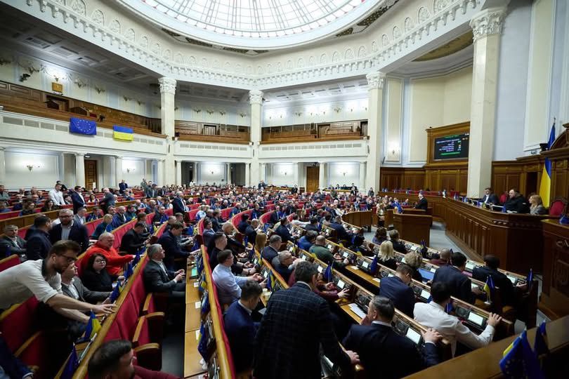 Парламент України прийняв постанови, якими встановив (змінив) межі трьох міст