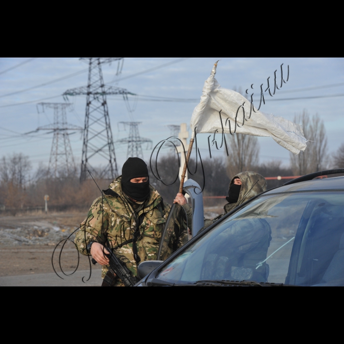 За крайнім блокпостом українських військ на нейтральній території перед Дебальцево під час спільної операції військової розвідки та представника МВС України при допомозі  радника голови Української спілки ветеранів Афганістану Іси Курамагамедова сепаратисти  віддали нашим 13 тіл українських героїв, які були розстріляні при виході з Дебальцево.