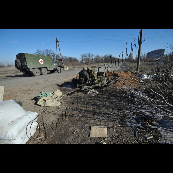 За крайнім блокпостом українських військ на нейтральній території перед Дебальцево під час спільної операції військової розвідки та представника МВС України при допомозі  радника голови Української спілки ветеранів Афганістану Іси Курамагамедова сепаратисти  віддали нашим 13 тіл українських героїв, які були розстріляні при виході з Дебальцево.