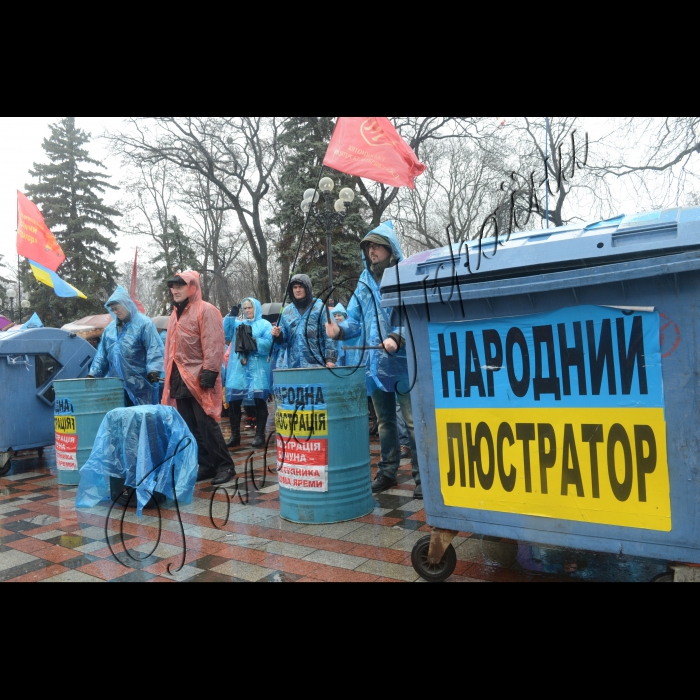 Біля  Верховної Ради України відбувся санкціонований мітинг. Активісти звернуться до депутатів Верховної Ради з вимогами створити Тимчасову слідчу комісію з розслідування злочинів екс-генпрокурора В.Яреми та його заступника О.Бачуна. Організатори: ГО «Народний люстратор», Житомирська кондитерська фабрика.  