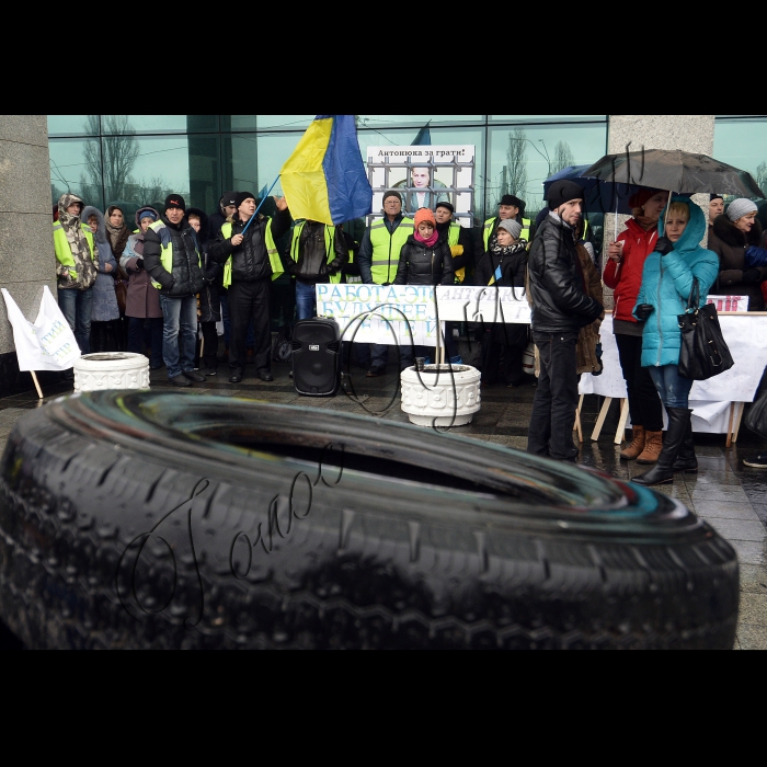 Біля Міністерства Інфраструктури ВГО «Автомайдан», Профспілка аеропорту «Бориспіль», Асоціація  авіапідприємств України провели спільну акцію протесту. Серед вимог: проведення справедливого конкурсу на посаду директора аеропорту «Бориспіль»; звільнення голови Державіаслужби України Дениса Антонюка;  негайне підписання Угоди «про відкрите небо».