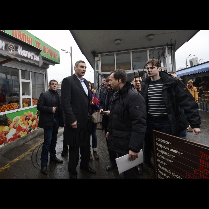 Міський голова Києва Віталій Кличко провів виїзну нараду голів райдержадміністрацій Києва та проінспектував Дніпровський район.